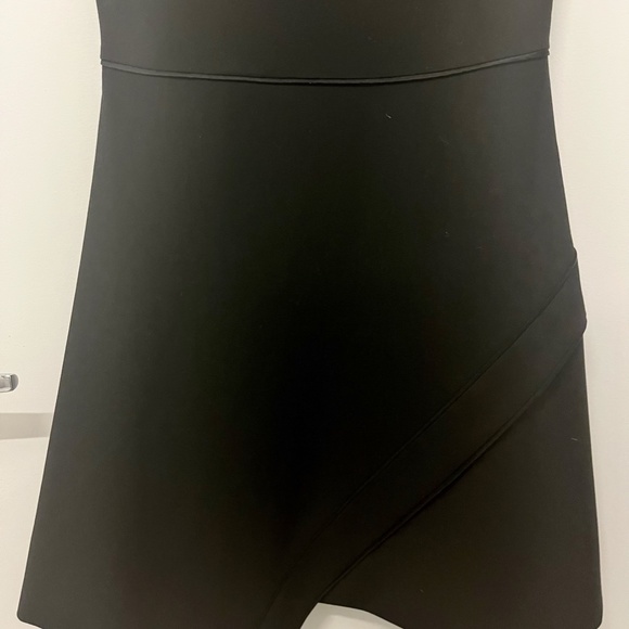 Elizabeth and James Black Asymmetric Cocktail Mini Dress size 2 - Picture 4 of 5